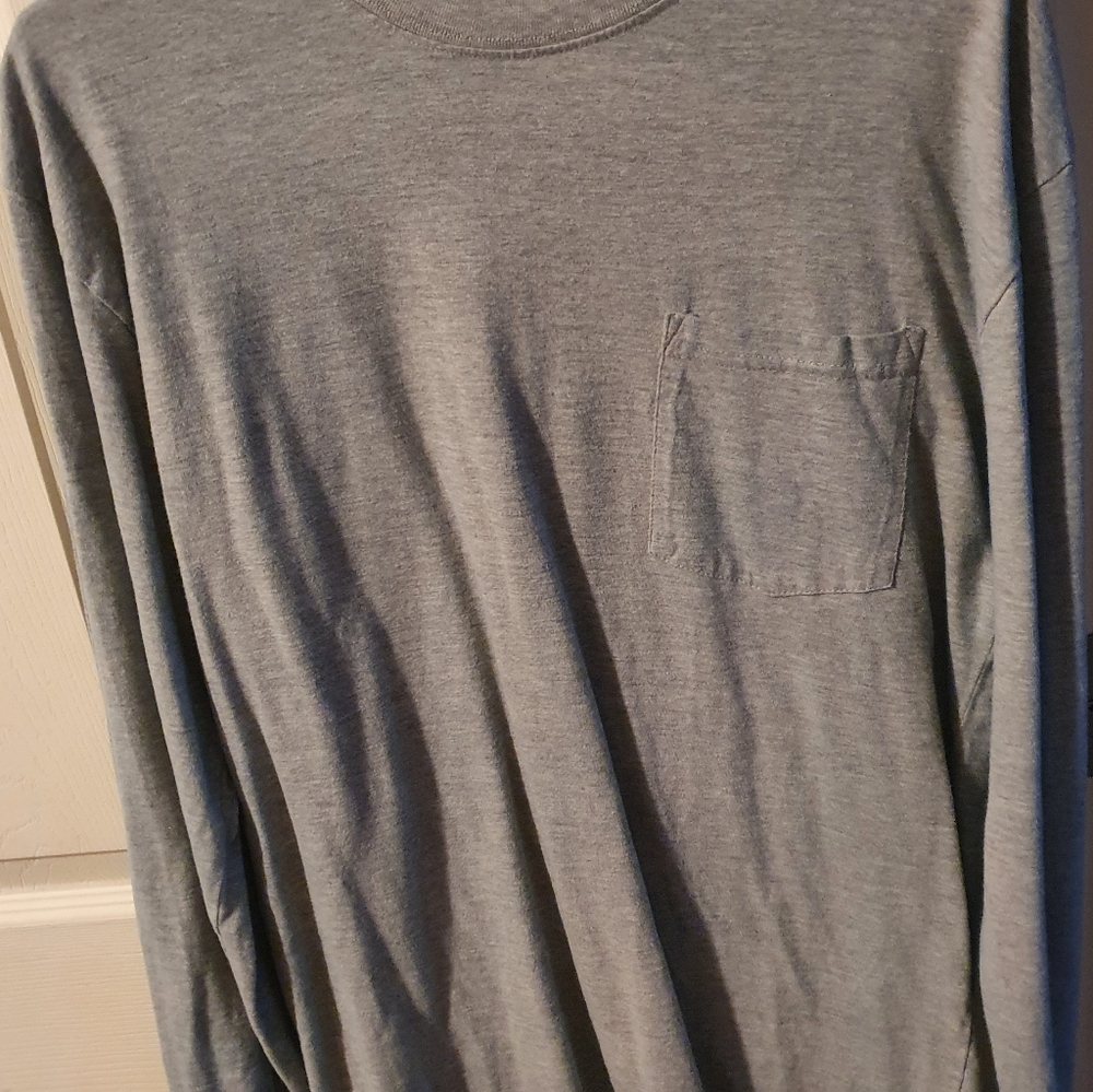Dickies Long Sleeve shirt. Mens Size Medium. Gray.